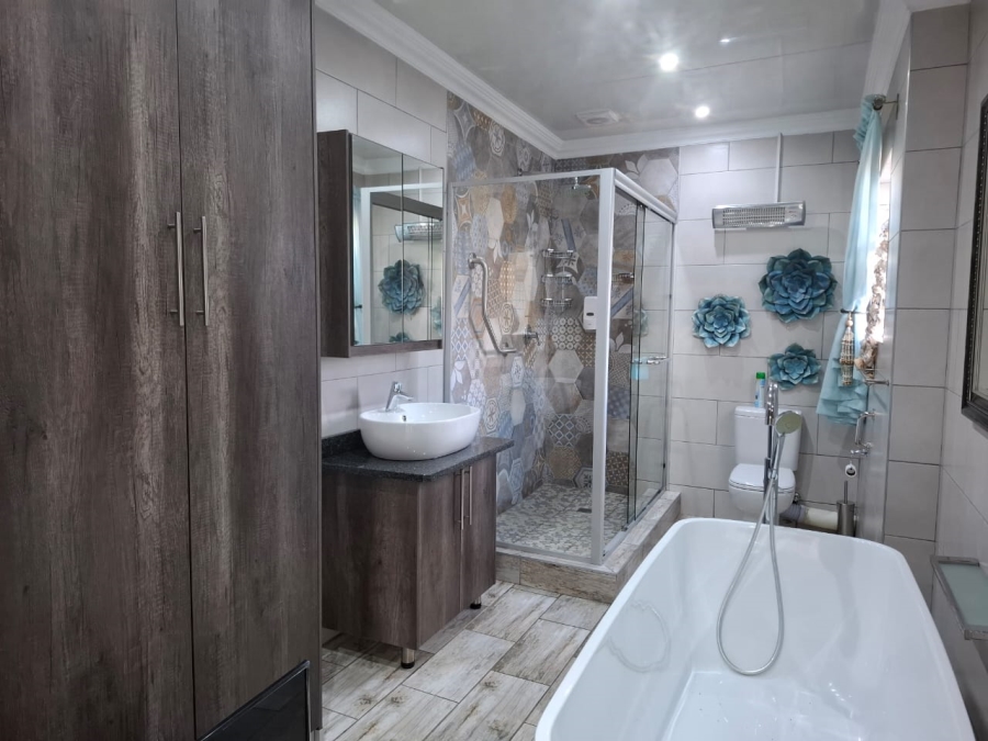 4 Bedroom Property for Sale in Park West Free State